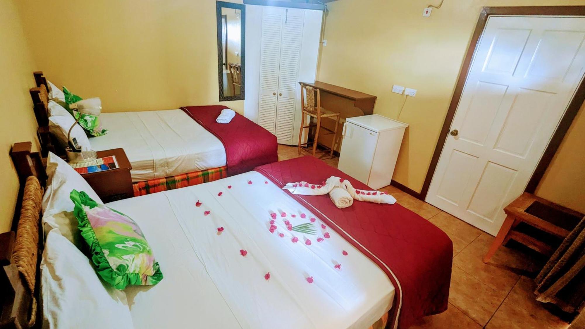 Sunset Lane Hotel Laborie Kamer foto