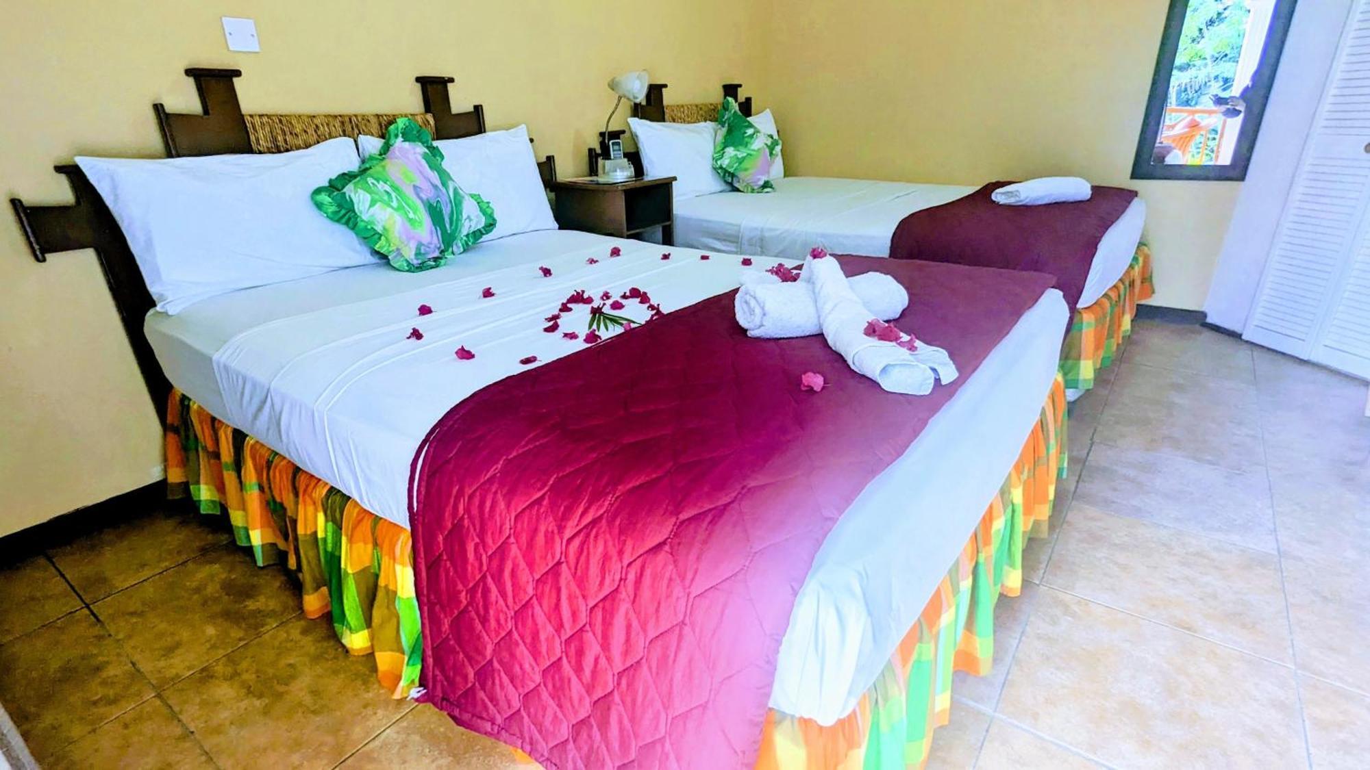 Sunset Lane Hotel Laborie Kamer foto